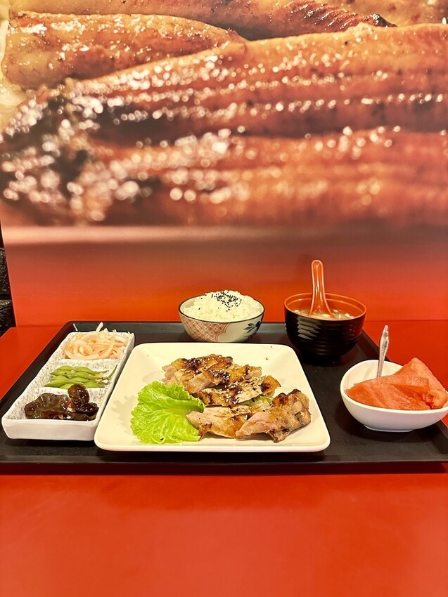 新北。板橋︱板橋車站的平價熱門日式料理有厲害的火山卷好吃CP值高︱八八食堂