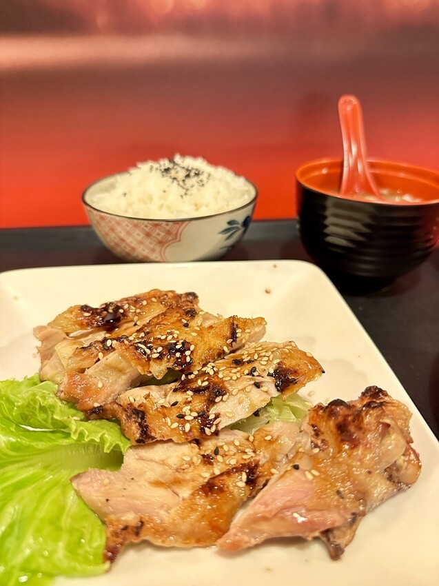 新北。板橋︱板橋車站的平價熱門日式料理有厲害的火山卷好吃CP值高︱八八食堂