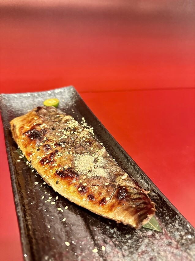 新北。板橋︱板橋車站的平價熱門日式料理有厲害的火山卷好吃CP值高︱八八食堂