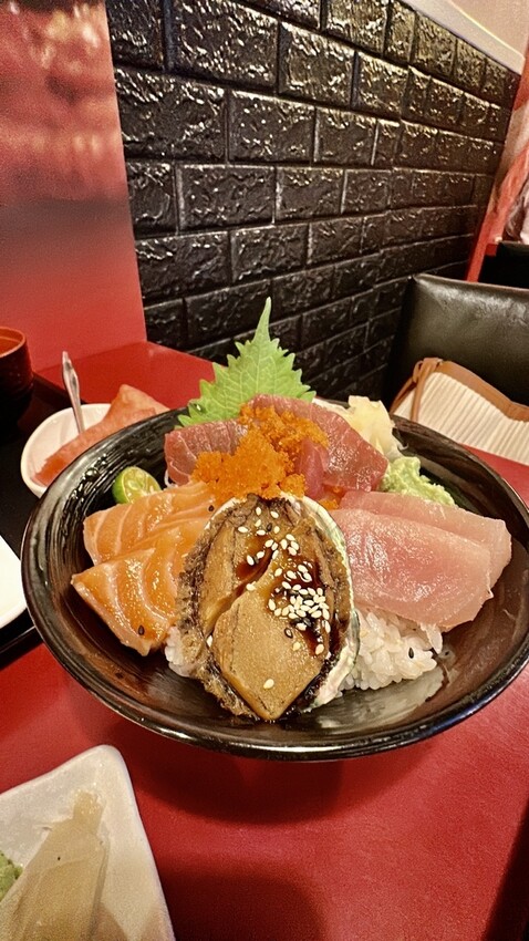 新北。板橋︱板橋車站的平價熱門日式料理有厲害的火山卷好吃CP值高︱八八食堂