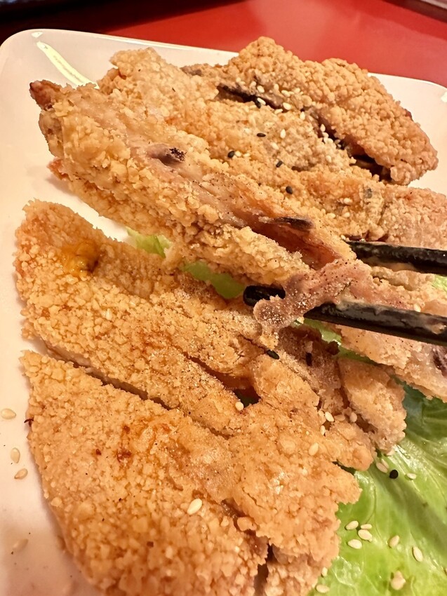 新北。板橋︱板橋車站的平價熱門日式料理有厲害的火山卷好吃CP值高︱八八食堂