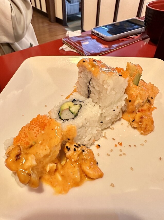 新北。板橋︱板橋車站的平價熱門日式料理有厲害的火山卷好吃CP值高︱八八食堂