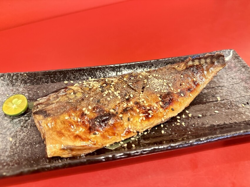 新北。板橋︱板橋車站的平價熱門日式料理有厲害的火山卷好吃CP值高︱八八食堂