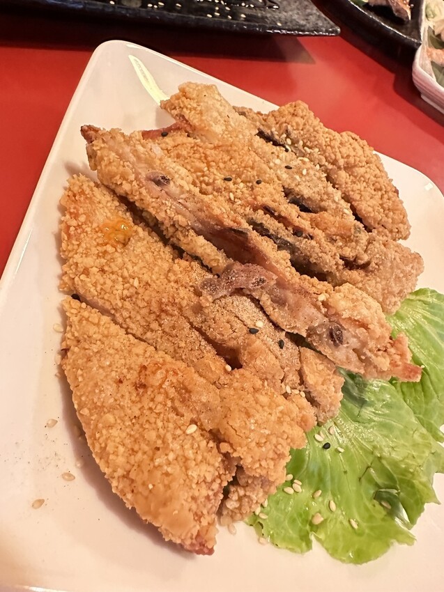 新北。板橋︱板橋車站的平價熱門日式料理有厲害的火山卷好吃CP值高︱八八食堂