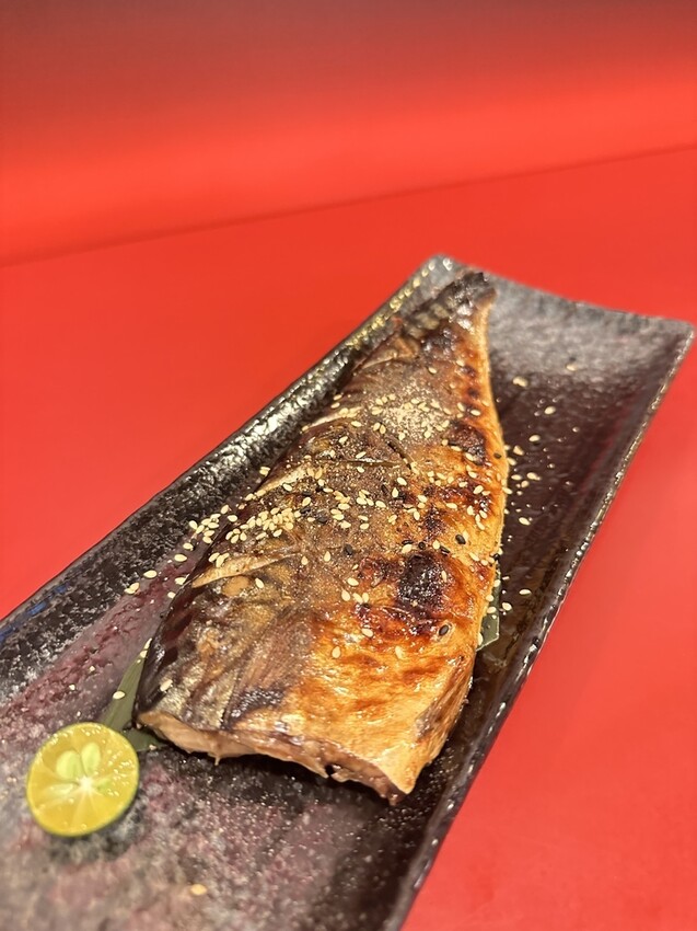 新北。板橋︱板橋車站的平價熱門日式料理有厲害的火山卷好吃CP值高︱八八食堂