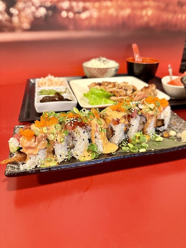 新北。板橋︱板橋車站的平價熱門日式料理有厲害的火山卷好吃CP值高︱八八食堂