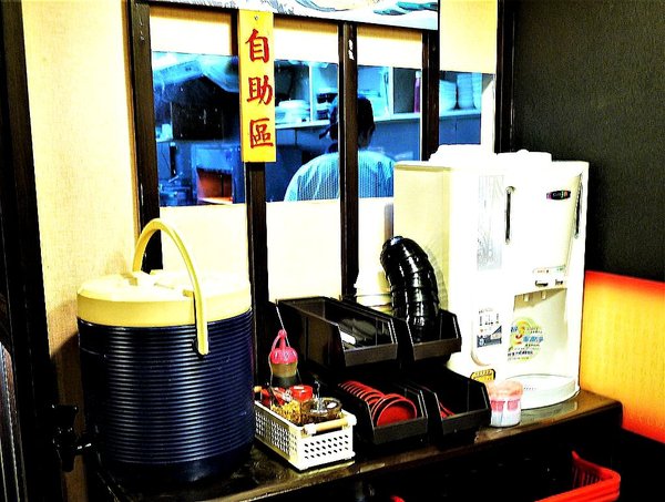 八八食堂：【平價日式料理】八八食堂，生魚片/握壽司/丼飯，讓人愛不釋口一道道美味料理，運板橋站美食