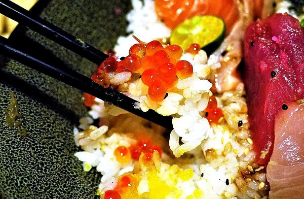 八八食堂：【平價日式料理】八八食堂，生魚片/握壽司/丼飯，讓人愛不釋口一道道美味料理，運板橋站美食