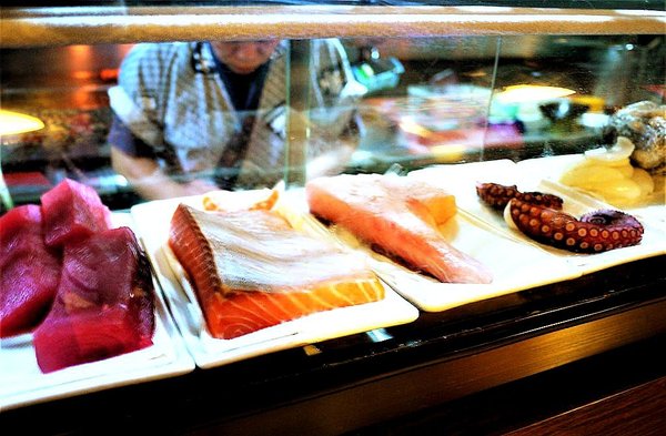 八八食堂：【平價日式料理】八八食堂，生魚片/握壽司/丼飯，讓人愛不釋口一道道美味料理，運板橋站美食