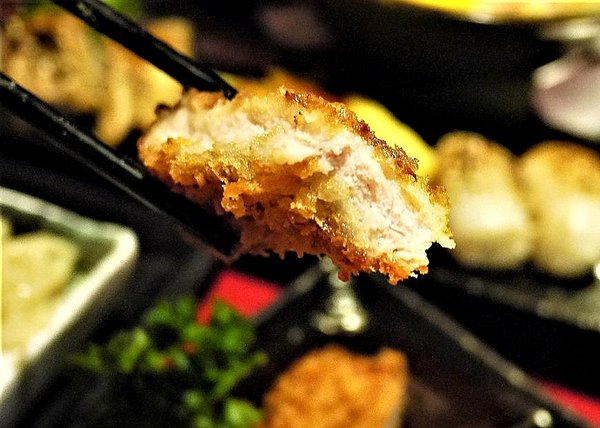 八八食堂：【平價日式料理】八八食堂，生魚片/握壽司/丼飯，讓人愛不釋口一道道美味料理，運板橋站美食