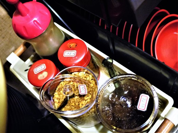 八八食堂：【平價日式料理】八八食堂，生魚片/握壽司/丼飯，讓人愛不釋口一道道美味料理，運板橋站美食