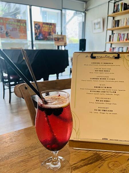 台北市靜巷中充滿藝文氣息的文青餐廳:青田藝集Art Read