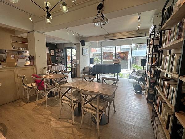 台北市靜巷中充滿藝文氣息的文青餐廳:青田藝集Art Read