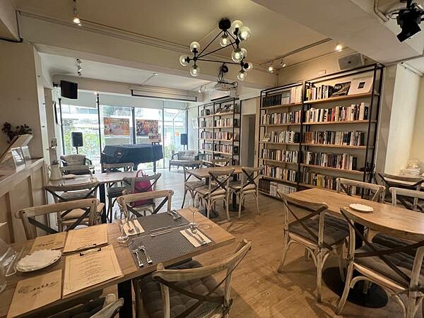 台北市靜巷中充滿藝文氣息的文青餐廳:青田藝集Art Read