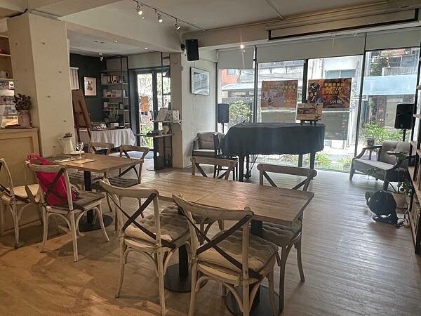 台北市靜巷中充滿藝文氣息的文青餐廳:青田藝集Art Read