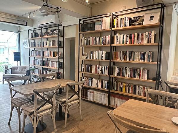 台北市靜巷中充滿藝文氣息的文青餐廳:青田藝集Art Read