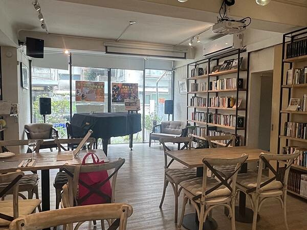 台北市靜巷中充滿藝文氣息的文青餐廳:青田藝集Art Read