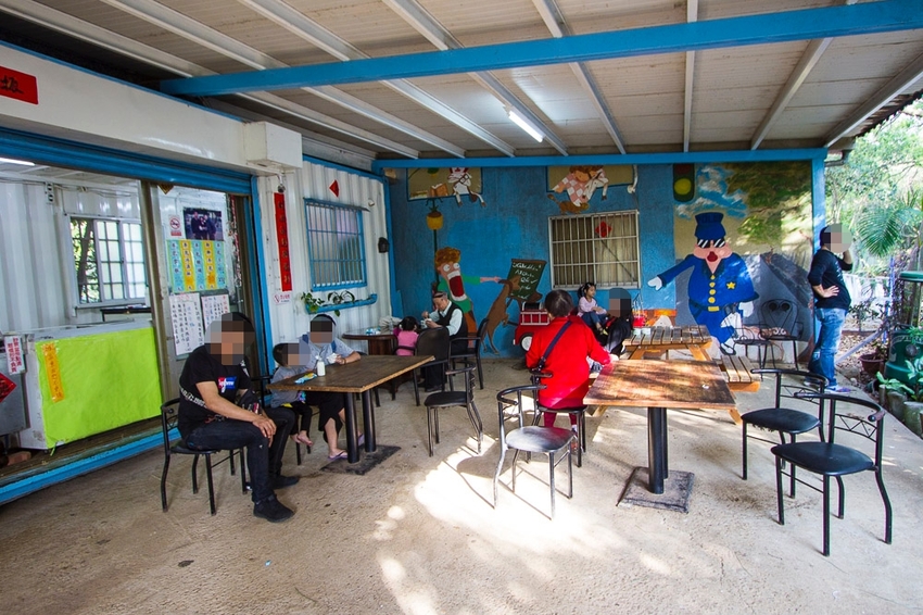【台中親子景點】台中免門票景點｜益健乳羊牧場～市區就能餵羊、餵雞，牧草飼料只需20元
