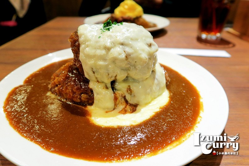 【捷運台北車站|京站美食廣場】Izumi Curry~來自大阪の咖哩,漢堡排也太威了吧!!但最喜歡的還是♥天使滑蛋牛肉咖哩飯♥