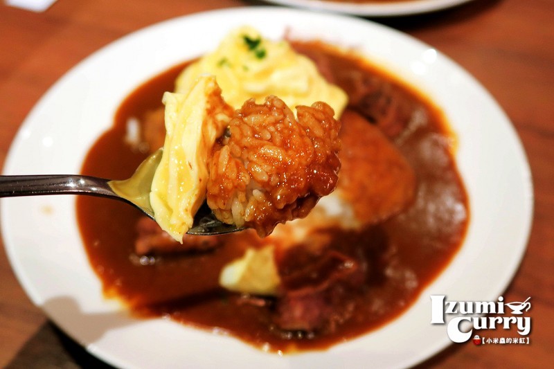 【捷運台北車站|京站美食廣場】Izumi Curry~來自大阪の咖哩,漢堡排也太威了吧!!但最喜歡的還是♥天使滑蛋牛肉咖哩飯♥