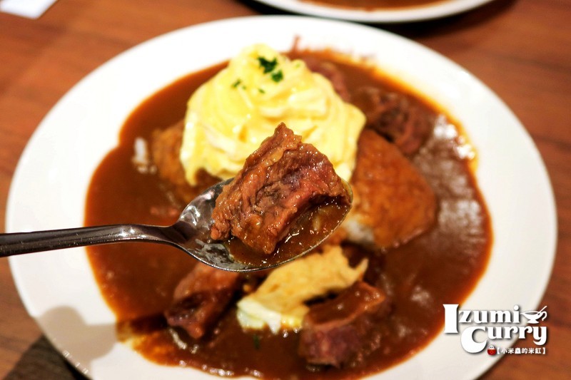 【捷運台北車站|京站美食廣場】Izumi Curry~來自大阪の咖哩,漢堡排也太威了吧!!但最喜歡的還是♥天使滑蛋牛肉咖哩飯♥