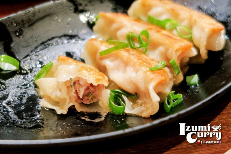 【捷運台北車站|京站美食廣場】Izumi Curry~來自大阪の咖哩,漢堡排也太威了吧!!但最喜歡的還是♥天使滑蛋牛肉咖哩飯♥