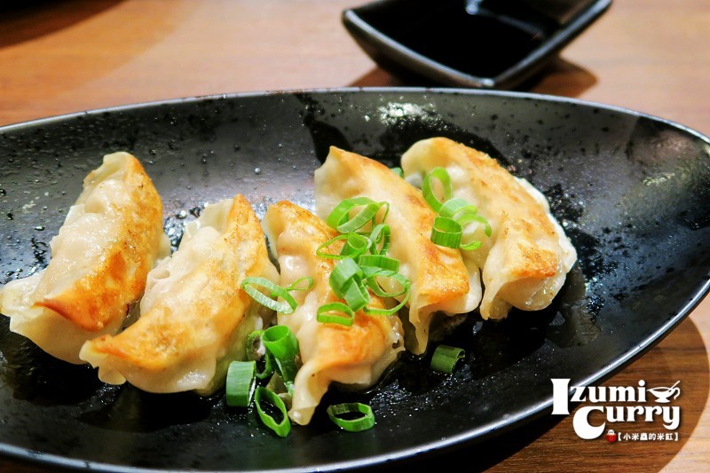 【捷運台北車站|京站美食廣場】Izumi Curry~來自大阪の咖哩,漢堡排也太威了吧!!但最喜歡的還是♥天使滑蛋牛肉咖哩飯♥