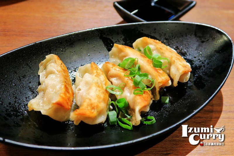 【捷運台北車站|京站美食廣場】Izumi Curry~來自大阪の咖哩,漢堡排也太威了吧!!但最喜歡的還是♥天使滑蛋牛肉咖哩飯♥