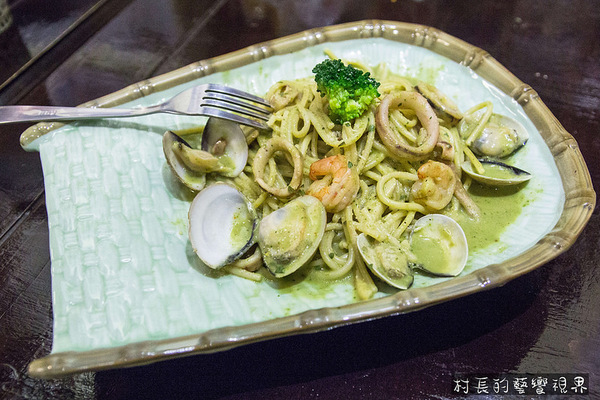 樓梯腳：【食記】｛高雄。鼓山區｝隱身在巷弄的特色老宅餐廳樓梯腳