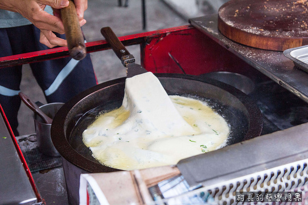 東港蔥油餅:【食記】{屏東。東港鎮}東港在地人都知道的美食,馬祖蔥油餅酥薄脆 東港蔥油餅:【食記】{屏東。東港鎮}東港在地人都知道的美食,馬祖蔥油餅酥薄脆