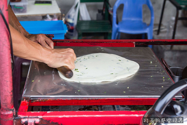 東港蔥油餅:【食記】{屏東。東港鎮}東港在地人都知道的美食,馬祖蔥油餅酥薄脆 東港蔥油餅:【食記】{屏東。東港鎮}東港在地人都知道的美食,馬祖蔥油餅酥薄脆