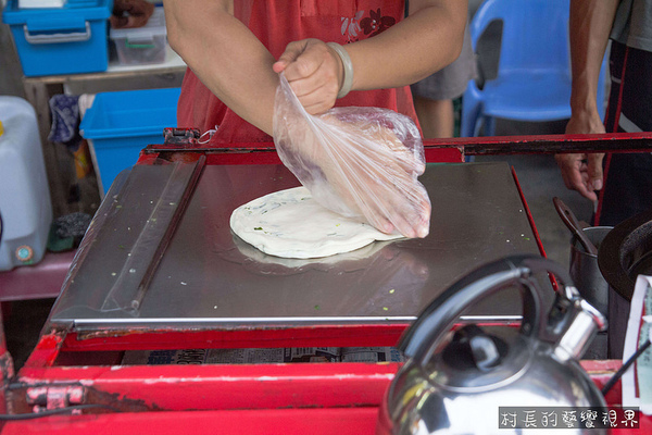 東港蔥油餅:【食記】{屏東。東港鎮}東港在地人都知道的美食,馬祖蔥油餅酥薄脆 東港蔥油餅:【食記】{屏東。東港鎮}東港在地人都知道的美食,馬祖蔥油餅酥薄脆