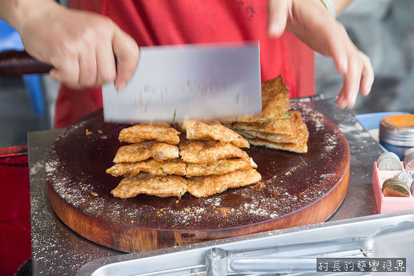 東港蔥油餅:【食記】{屏東。東港鎮}東港在地人都知道的美食,馬祖蔥油餅酥薄脆 東港蔥油餅:【食記】{屏東。東港鎮}東港在地人都知道的美食,馬祖蔥油餅酥薄脆
