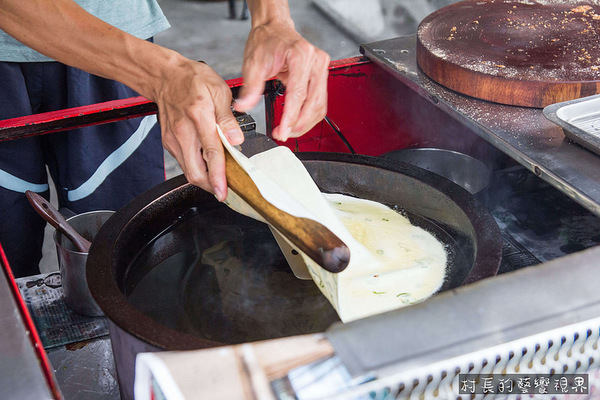 東港蔥油餅:【食記】{屏東。東港鎮}東港在地人都知道的美食,馬祖蔥油餅酥薄脆 東港蔥油餅:【食記】{屏東。東港鎮}東港在地人都知道的美食,馬祖蔥油餅酥薄脆