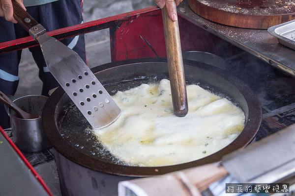 東港蔥油餅:【食記】{屏東。東港鎮}東港在地人都知道的美食,馬祖蔥油餅酥薄脆 東港蔥油餅:【食記】{屏東。東港鎮}東港在地人都知道的美食,馬祖蔥油餅酥薄脆