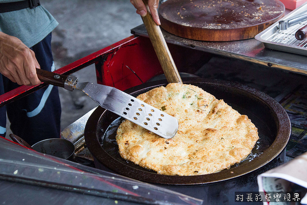 東港蔥油餅:【食記】{屏東。東港鎮}東港在地人都知道的美食,馬祖蔥油餅酥薄脆 東港蔥油餅:【食記】{屏東。東港鎮}東港在地人都知道的美食,馬祖蔥油餅酥薄脆