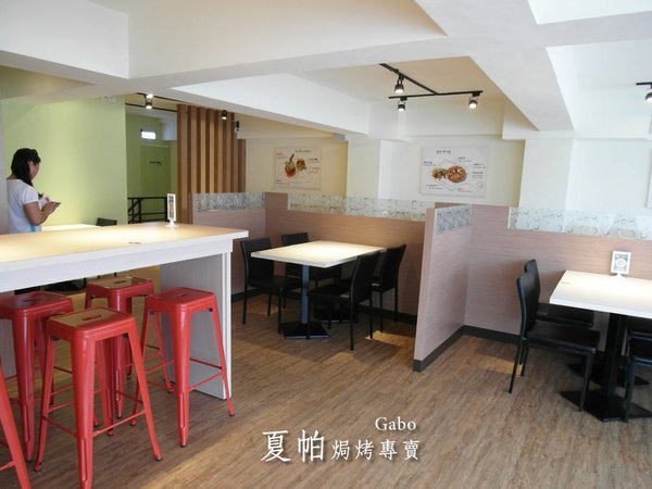 夏帕焗烤專賣(台南夢時代店)：【台南】夏帕焗烤專賣 (夢時代店) ──BABY蜜糖土司／平價焗烤／推辣肉醬起司脆餅