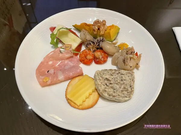 [台北中山區]平日限定𝒔𝒆𝒎𝒊 𝒃𝒖𝒇𝒇𝒆𝒕半自助式套餐-萬