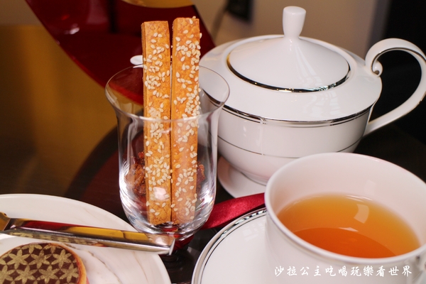 台北萬豪酒店 Taipei Marriott Hotel-Lobby Lounge：大直下午茶/化妝品可以吃？！台北萬豪酒店Lobby LoungeX韓系頂級美妝品牌雪花秀，推出期間限定「完美瓷肌下午茶」網美必朝聖