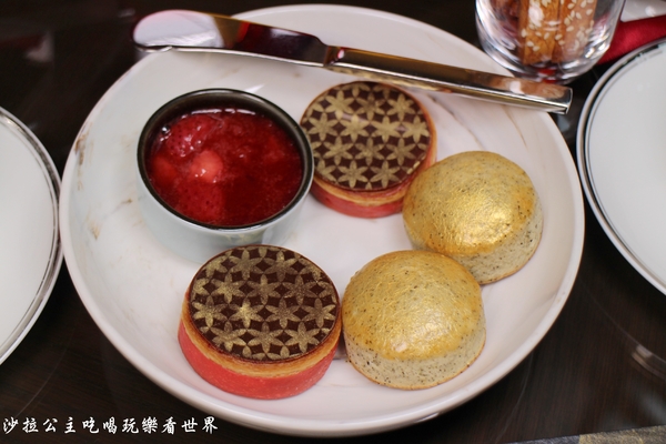 台北萬豪酒店 Taipei Marriott Hotel-Lobby Lounge：大直下午茶/化妝品可以吃？！台北萬豪酒店Lobby LoungeX韓系頂級美妝品牌雪花秀，推出期間限定「完美瓷肌下午茶」網美必朝聖