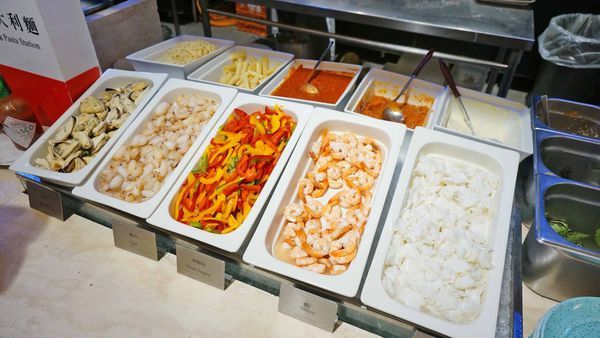 【台北美食】漢來海港餐廳-鵝肝、魚子醬、牛排、港式料理、日式料理、義大利麵、甜點等超多樣食材無限量吃到飽