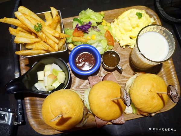 Mr.Moon 月亮先生咖啡館:(內有抽獎活動)【新竹竹北】早午餐全天候供應、主打大份量餐點、不收一成服務費,帕尼尼/義大利麵/燉飯/下午茶-Mr.moon月亮先生咖啡館