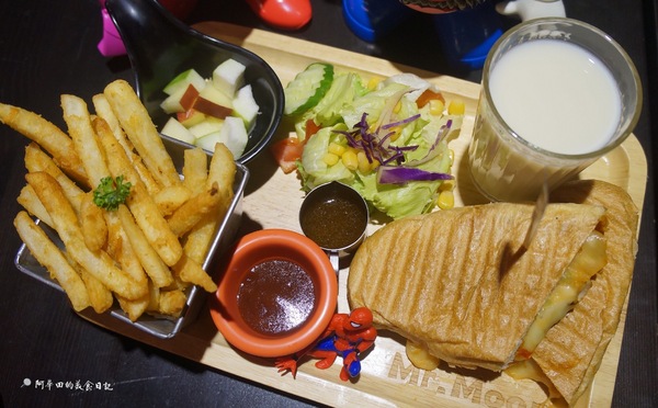 Mr.Moon 月亮先生咖啡館:(內有抽獎活動)【新竹竹北】早午餐全天候供應、主打大份量餐點、不收一成服務費,帕尼尼/義大利麵/燉飯/下午茶-Mr.moon月亮先生咖啡館