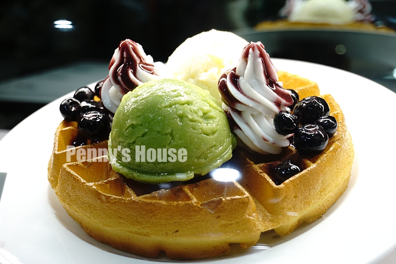 新竹巨城新開幕 - Cafe Lugo 鬆餅甜點不收服務費，新開幕飲品買一送一(附菜單/韓國咖啡廳)