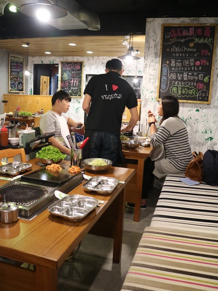 VEGETEJIYA菜豚屋(林森店)：【台北美食】日式燒烤VEGETEJIYA菜豚屋(林森店)@中山捷運站