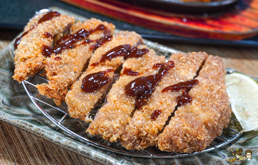 高雄美食 森本日式和風洋食堂,日籍主廚手作漢堡排、厚實滑嫩蛋包飯、雙拼咖哩醬 X 高雄日式洋食堂必訪 - 跟著尼力吃喝玩樂&親子生活