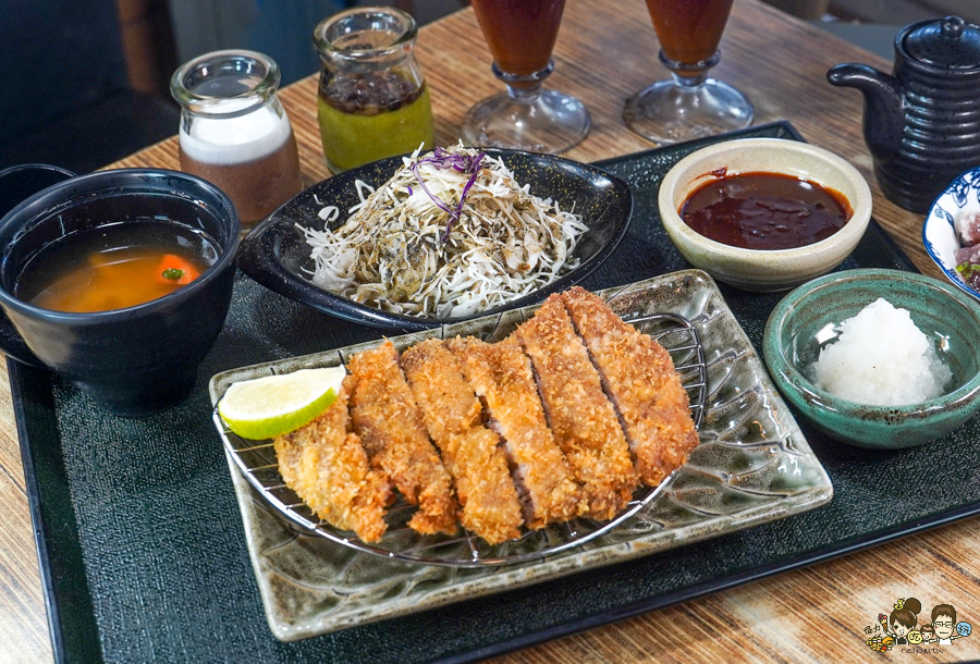 高雄美食 森本日式和風洋食堂,日籍主廚手作漢堡排、厚實滑嫩蛋包飯、雙拼咖哩醬 X 高雄日式洋食堂必訪 - 跟著尼力吃喝玩樂&親子生活