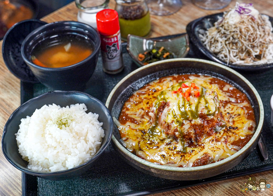 高雄美食 森本日式和風洋食堂,日籍主廚手作漢堡排、厚實滑嫩蛋包飯、雙拼咖哩醬 X 高雄日式洋食堂必訪 - 跟著尼力吃喝玩樂&親子生活