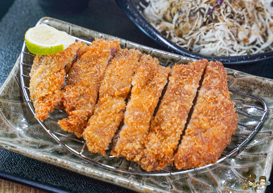 高雄美食 森本日式和風洋食堂,日籍主廚手作漢堡排、厚實滑嫩蛋包飯、雙拼咖哩醬 X 高雄日式洋食堂必訪 - 跟著尼力吃喝玩樂&親子生活