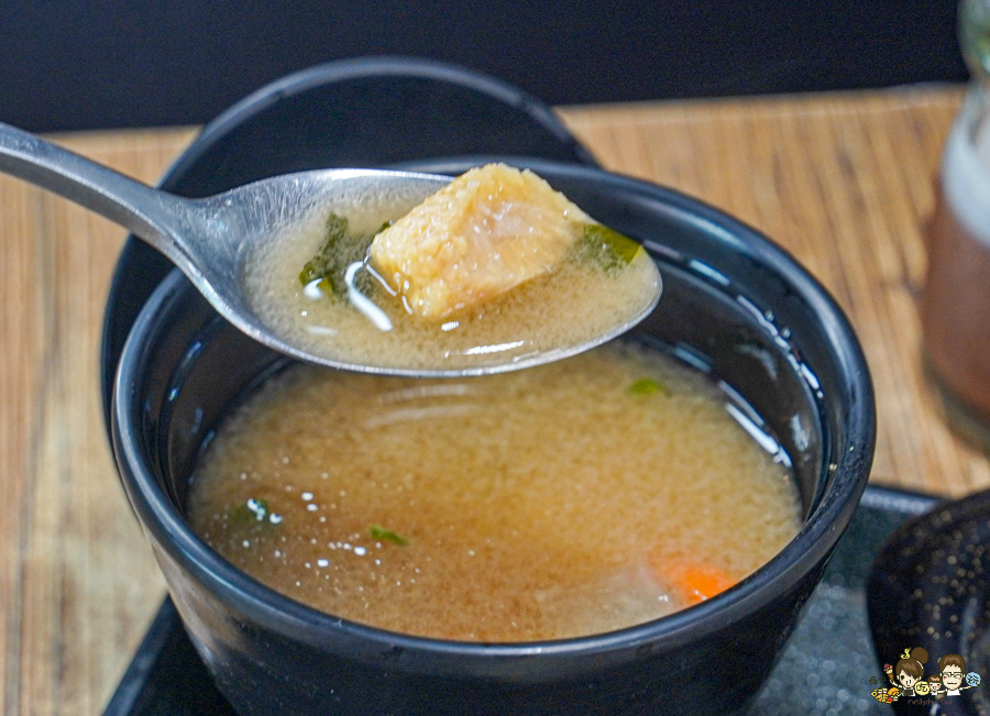 高雄美食 森本日式和風洋食堂,日籍主廚手作漢堡排、厚實滑嫩蛋包飯、雙拼咖哩醬 X 高雄日式洋食堂必訪 - 跟著尼力吃喝玩樂&親子生活